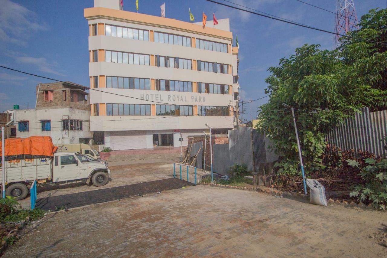 Oyo 44995 Royal Park 호텔 Māldah 외부 사진